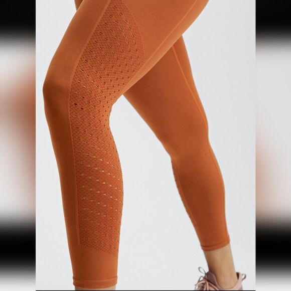 Fabletics Sync High-Waisted Perforated 7/8 Leggings Size Small NWT - Picture 3 of 7